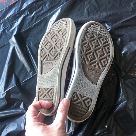 3 for $25 Youth size 1 Maroon converse - Picture 4 of 5